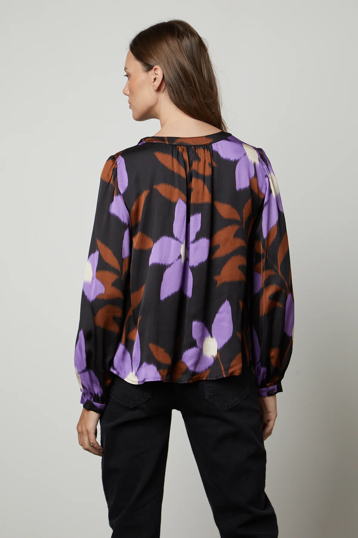 ISRA PRINTED V-NECK BLOUSE - Image 9