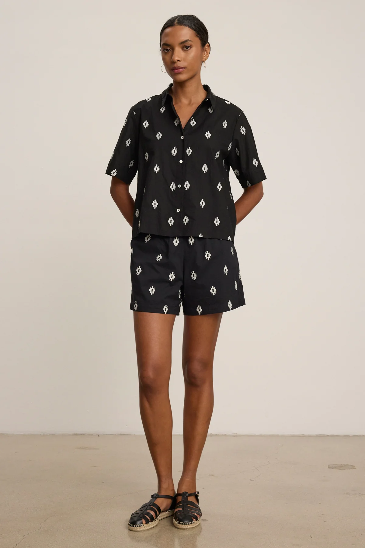 DAPHNE SHORT - Image 4