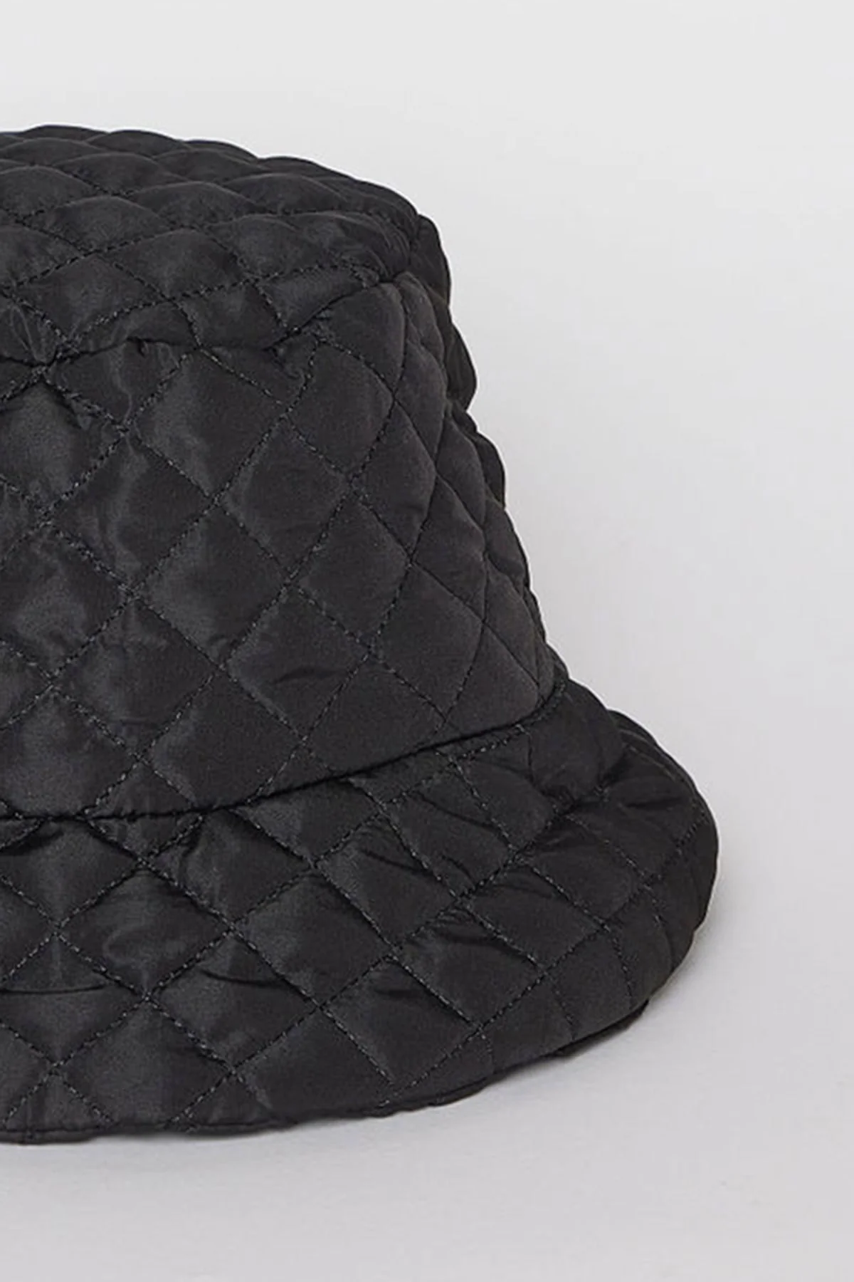 MODERN QUILTED BUCKET HAT - Image 4